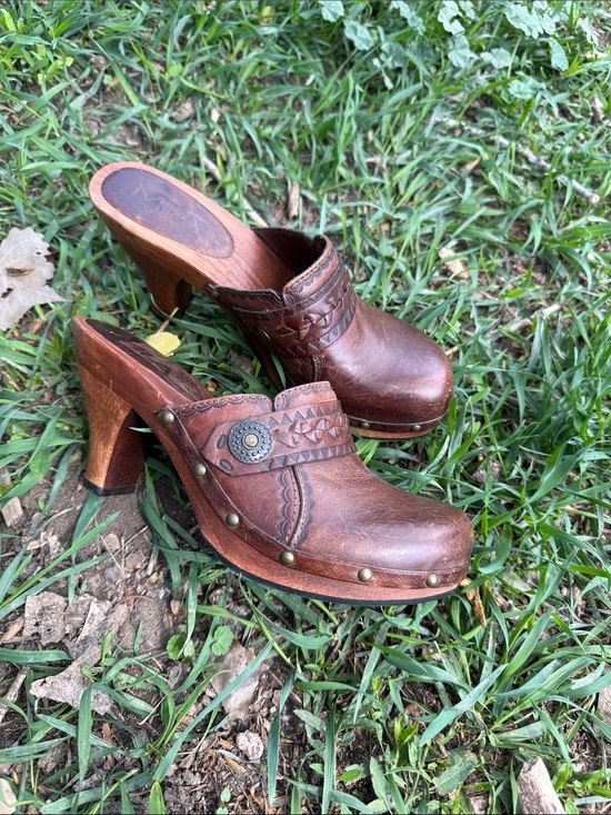 MIA Shoes - MIA wooden heeled shoes stamped leather